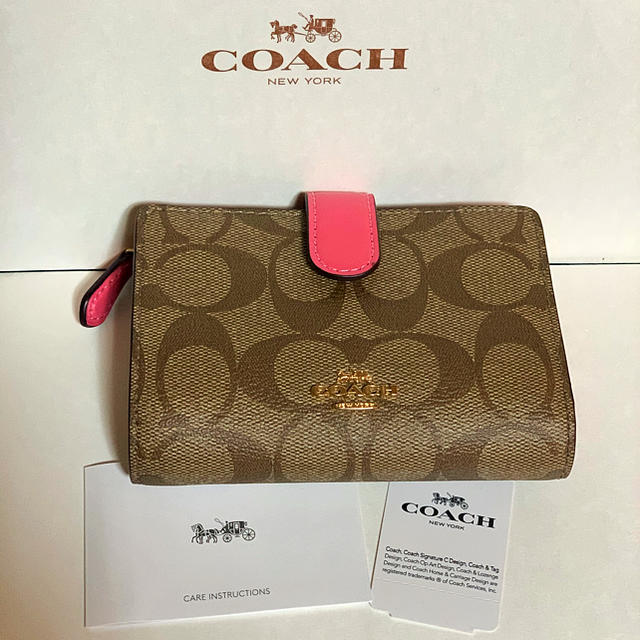 COACH(コーチ)のコーチCOACH♡二つ折り財布♡カーキ/ピンク正規新品 レディースのファッション小物(財布)の商品写真