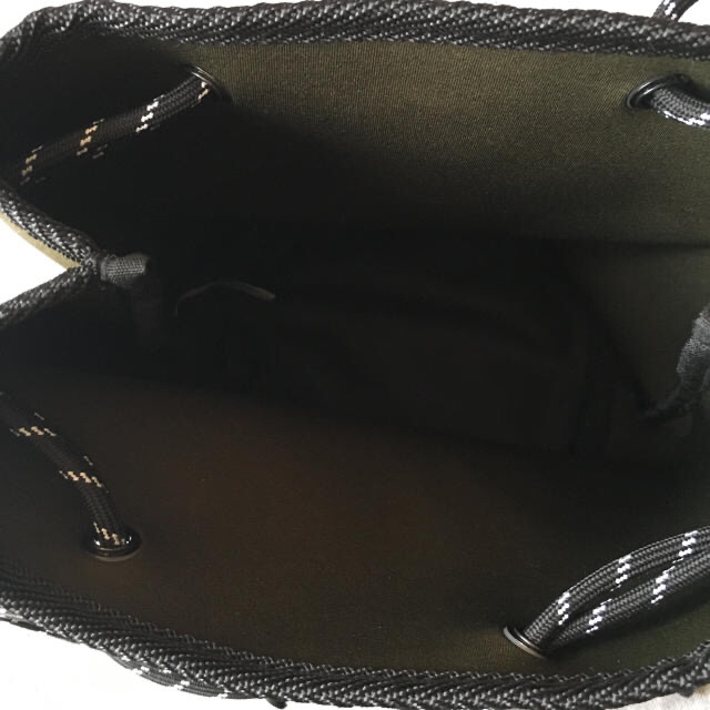 GU(ジーユー)のGU ネオプレーン　ミニバッグ レディースのバッグ(ショルダーバッグ)の商品写真