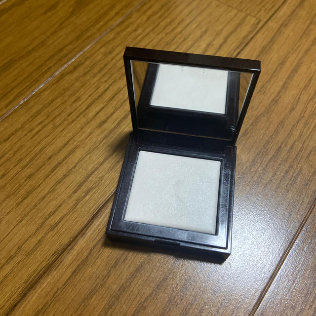 laura mercier(ローラメルシエ)のローラメルシエ☆シークレット パウダー☆アンダーアイズ コスメ/美容のベースメイク/化粧品(フェイスパウダー)の商品写真