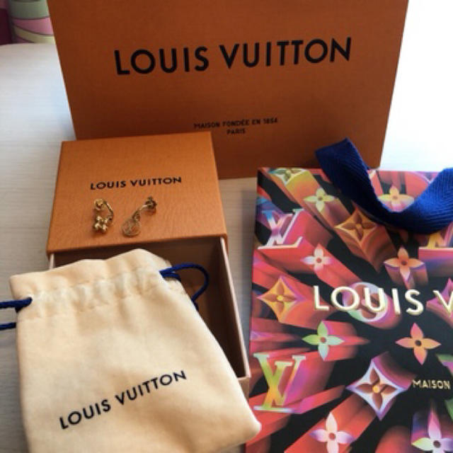 LOUIS VUITTON(ルイヴィトン)のVUITTON ピアス るかちん様専用。 レディースのアクセサリー(ピアス)の商品写真