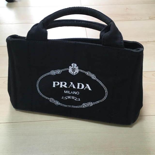 バッグPRADA カナパ　黒　ブラック