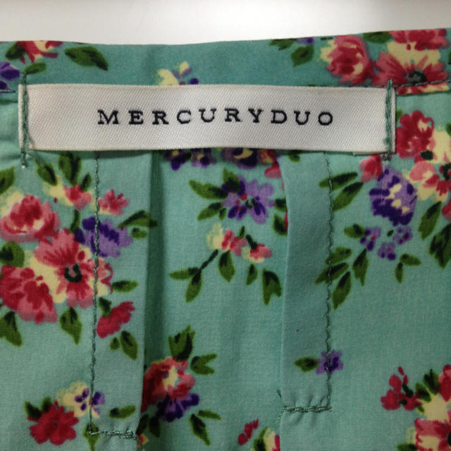 MERCURYDUO(マーキュリーデュオ)のマーキュリー🎀花柄シャツ レディースのトップス(シャツ/ブラウス(長袖/七分))の商品写真