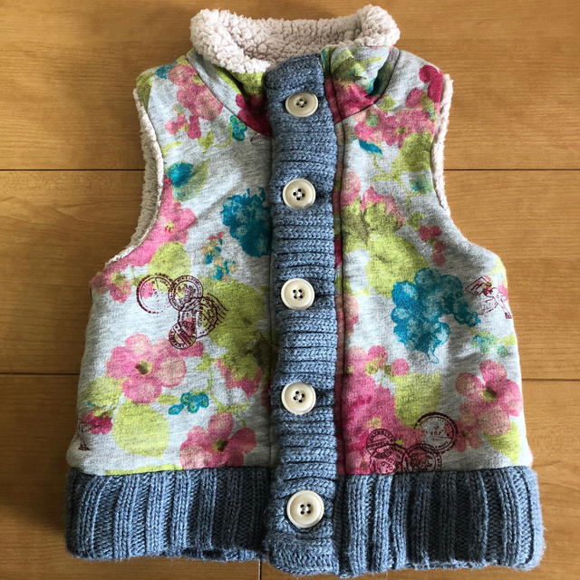 hakka baby(ハッカベビー)のhakka baby  裏ボア　花柄　ベスト　90㎝ キッズ/ベビー/マタニティのキッズ服女の子用(90cm~)(ジャケット/上着)の商品写真