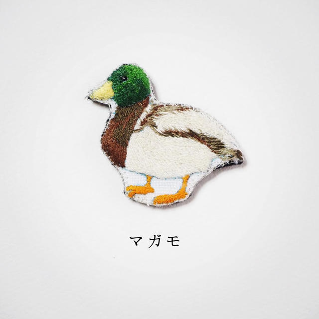 マガモの刺繍ブローチ ハンドメイドのアクセサリー(コサージュ/ブローチ)の商品写真