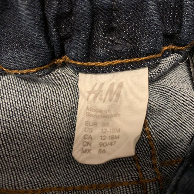 H&M(エイチアンドエム)のH&M エイチアンドエム デニムパンツ ジーンズ 12-18m80 90 女の子 キッズ/ベビー/マタニティのキッズ服女の子用(90cm~)(パンツ/スパッツ)の商品写真