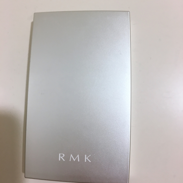 RMK(アールエムケー)のシルクフィットフェイスパウダー P01 コスメ/美容のベースメイク/化粧品(フェイスパウダー)の商品写真