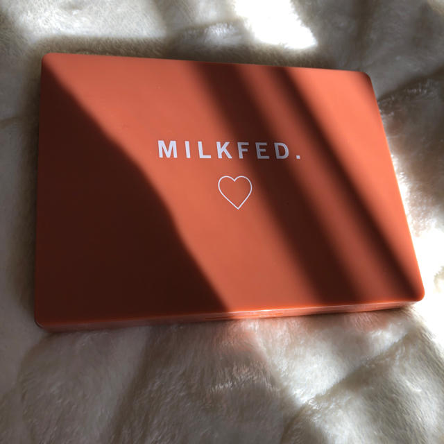 MILKFED.(ミルクフェド)のmini 2019年11月号 メイクパレット MILKFED. コスメ/美容のベースメイク/化粧品(アイシャドウ)の商品写真