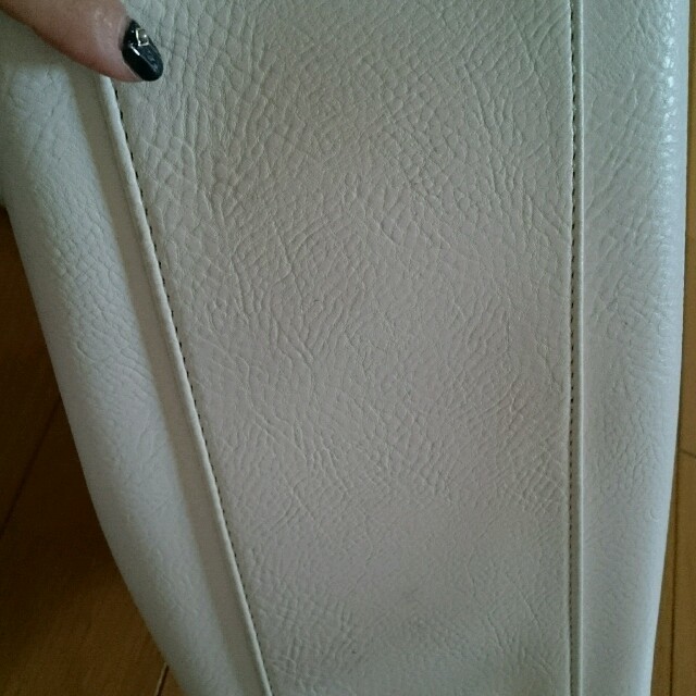 しまむら(シマムラ)のリボンチャーム付きバッグ☆ホワイト レディースのバッグ(ショルダーバッグ)の商品写真