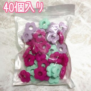 【いちご様専用】40個入り　シリコンお花パーツ　おしゃぶり ホルダー(がらがら/ラトル)