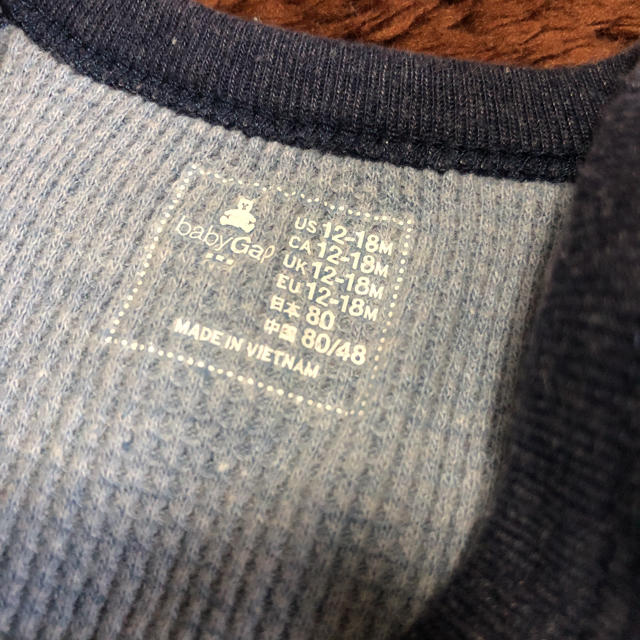 babyGAP(ベビーギャップ)のbaby gap ロンT ワッフルTシャツ 80cm 子ども服 キッズ/ベビー/マタニティのベビー服(~85cm)(Ｔシャツ)の商品写真