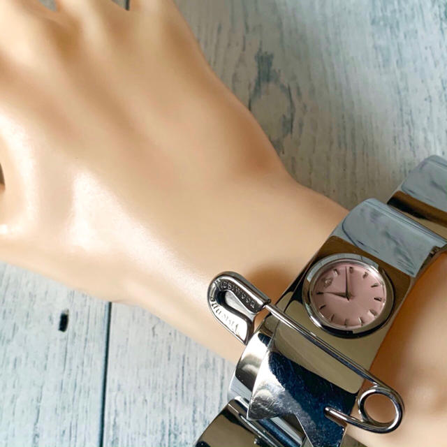 Vivienne Westwood(ヴィヴィアンウエストウッド)の【電池交換済み】Vivienne Westwood 腕時計 セーフティピン レディースのファッション小物(腕時計)の商品写真