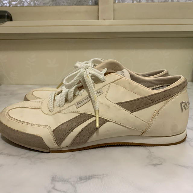 Reebok(リーボック)のリーボック　スニーカー　白 レディースの靴/シューズ(スニーカー)の商品写真