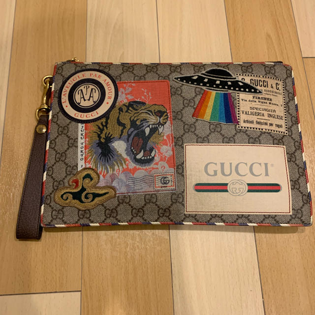 Gucci(グッチ)のGUCCI GGスプリーム クラッチバッグ ワッペン メンズのバッグ(セカンドバッグ/クラッチバッグ)の商品写真