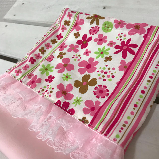 花柄ストライプ ピンク色無地 フリル付　コップ袋 ハンドメイドのキッズ/ベビー(外出用品)の商品写真