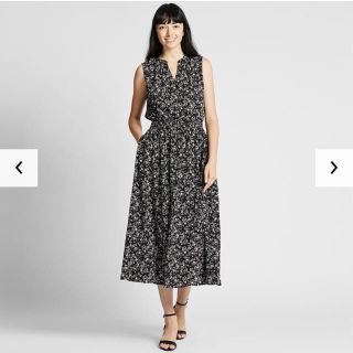 ユニクロ(UNIQLO)の【新品未使用】完売品  プリントシャーリングロングワンピース  XXL(ロングワンピース/マキシワンピース)