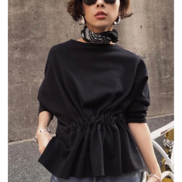 Ameri VINTAGE(アメリヴィンテージ)のAmeri アメリ SHIRRING LADY TOP ニットトップスBLACK レディースのトップス(ニット/セーター)の商品写真