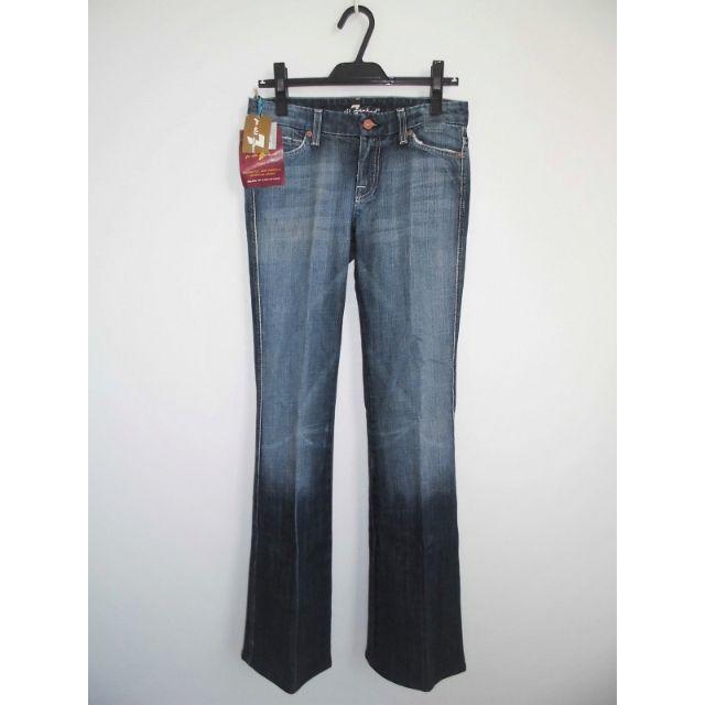 7 for all mankind(セブンフォーオールマンカインド)の新品 正規品 7 For All Mankindセンタープレスフレアデニム25 レディースのパンツ(デニム/ジーンズ)の商品写真