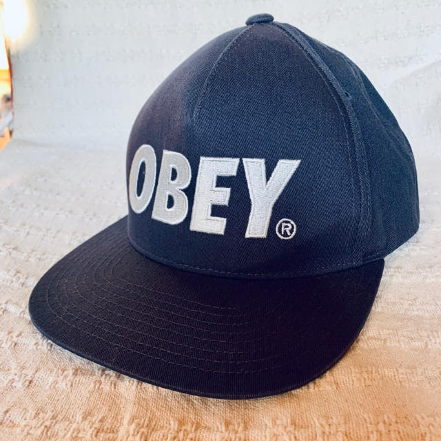 OBEY(オベイ)のObeyオベイ　スナップバック　キャップ・ネイビー×グレー(ロゴ) メンズの帽子(キャップ)の商品写真