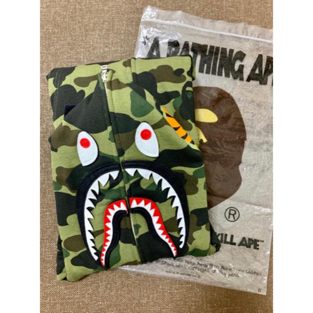 A BATHING APE(アベイシングエイプ)のBAPE 1st Camo Detachable Shark Hoodie メンズのトップス(パーカー)の商品写真