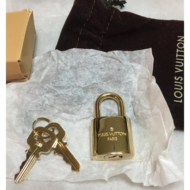 LOUIS VUITTON(ルイヴィトン)の⭐️新品・未使用❗️ルイヴィトン カデナ・パドロック No310❗️正規品❗️ レディースのアクセサリー(その他)の商品写真