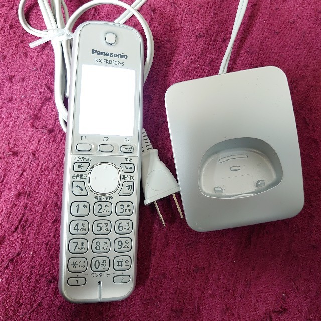 Panasonic(パナソニック)の電話子機　KX-FKD502-S スマホ/家電/カメラのスマートフォン/携帯電話(その他)の商品写真