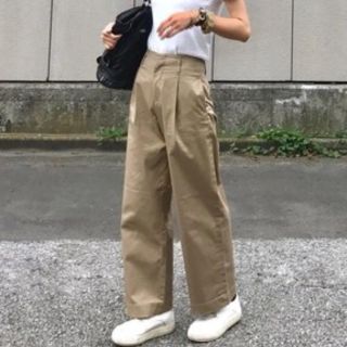 ユニクロ(UNIQLO)のゆみさん専用　ユニクロ ワイトパンツ 58 ベージュ色  (カジュアルパンツ)