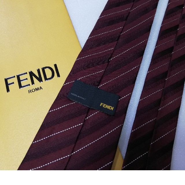 FENDI(フェンディ)の極美品★フェンディFENDI★気品溢れるロゴ入りストライプ高級ネクタイ★ メンズのファッション小物(ネクタイ)の商品写真