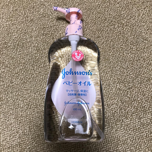 ジョンソン　ベビーオイル　微香性　300ml 4本セット コスメ/美容のボディケア(ボディオイル)の商品写真