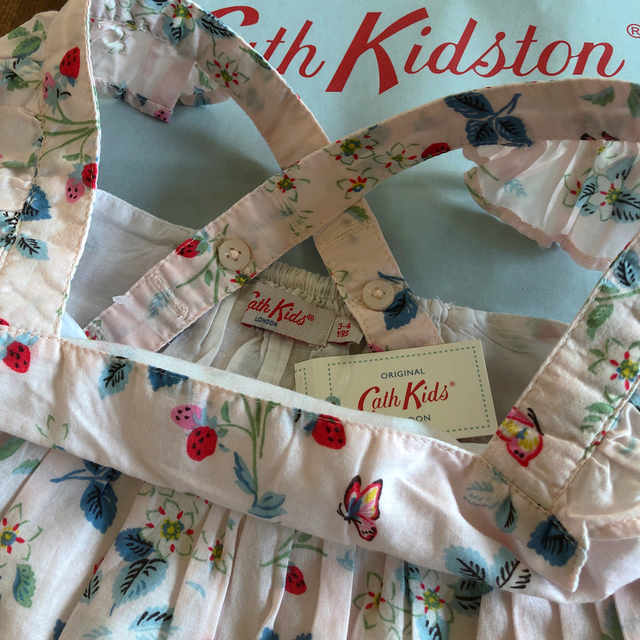 Cath Kidston(キャスキッドソン)のキャスキッドソン 新品ワンピース 3-4Y キッズ/ベビー/マタニティのキッズ服女の子用(90cm~)(ワンピース)の商品写真