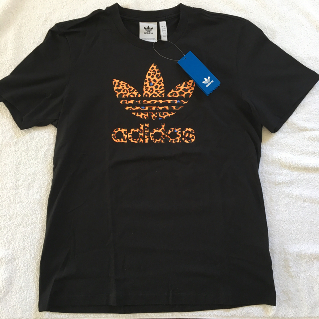 adidas(アディダス)の【新品】アディダスオリジナルス　Tシャツ　サイズO（XL）ブラック　レオパード メンズのトップス(Tシャツ/カットソー(半袖/袖なし))の商品写真