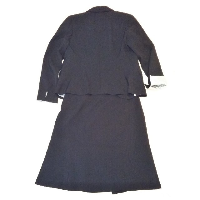 黒色ストライプのスーツ レディースのフォーマル/ドレス(スーツ)の商品写真