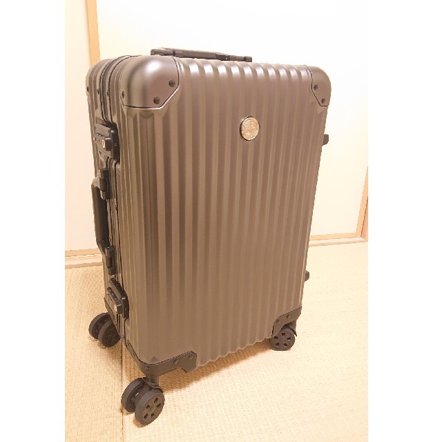 RIMOWA(リモワ)の新品未使用 メルセデスベンツ AMGスーツケース インテリア/住まい/日用品の日用品/生活雑貨/旅行(旅行用品)の商品写真