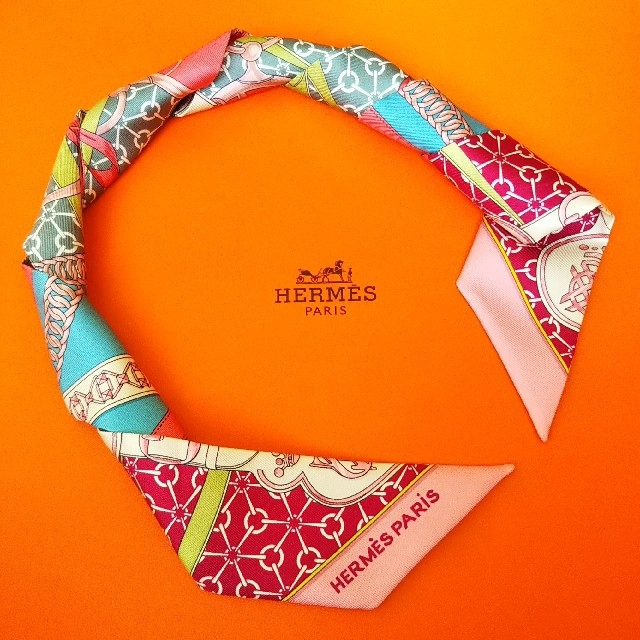 Hermes(エルメス)の⭐️☆milly☆様 未使用 美品 エルメス ツイリー スカーフ ピンク レディースのファッション小物(バンダナ/スカーフ)の商品写真