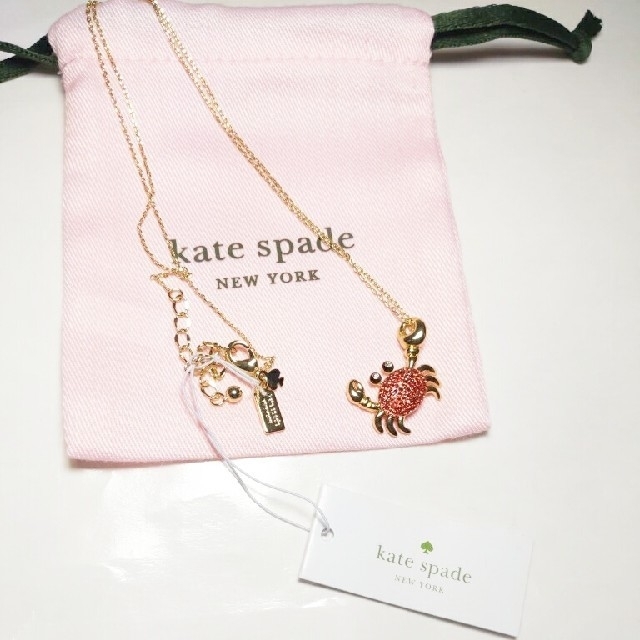 kate spade new york(ケイトスペードニューヨーク)の【新品】Katespadeケイトスペード ネックレス タグ付 収納ポーチ付 蟹　 レディースのアクセサリー(ネックレス)の商品写真