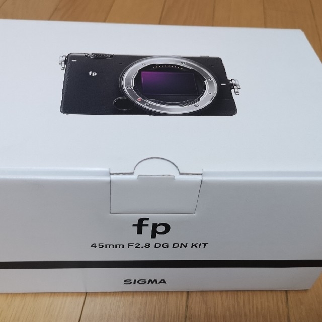 SIGMA(シグマ)の新品SIGMA fp 45mm F2.8 DG DN Contemporary スマホ/家電/カメラのカメラ(ミラーレス一眼)の商品写真