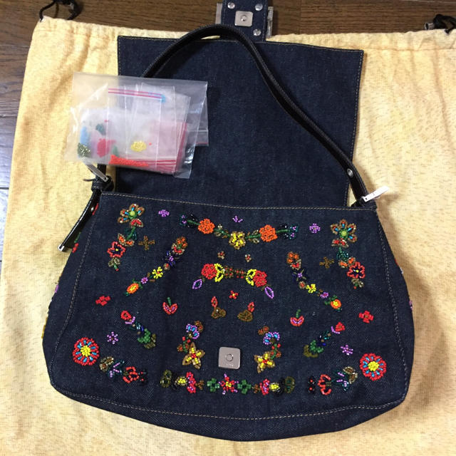 FENDI(フェンディ)のFENDI ビーズ刺繍 デニム マンマバケット ハンドバッグ レディースのバッグ(ショルダーバッグ)の商品写真