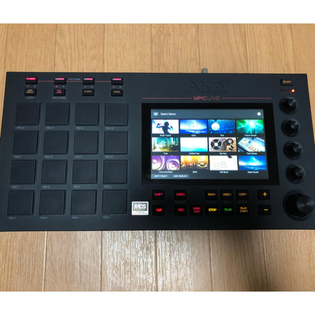 AKAI MPC live   即日発送 楽器のDTM/DAW(MIDIコントローラー)の商品写真