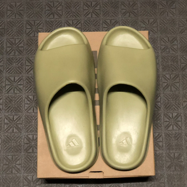 adidas(アディダス)のadidas Yeezy Slide "Resin" US10 メンズの靴/シューズ(サンダル)の商品写真