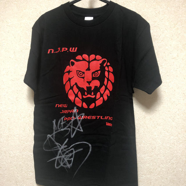 ライオンマーク黒Tシャツ　棚橋弘至選手サイン入り チケットのスポーツ(格闘技/プロレス)の商品写真