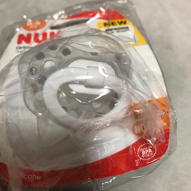 combi(コンビ)のNUK ヌーク おしゃぶり 新品未使用 キッズ/ベビー/マタニティのキッズ/ベビー/マタニティ その他(その他)の商品写真