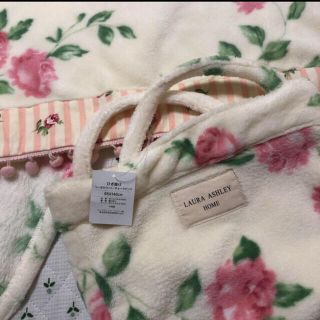 ローラアシュレイ(LAURA ASHLEY)の【新品未使用】ローラアシュレイ　膝掛け　ヘーゼルウッド/チョークピンク(その他)