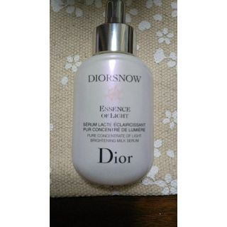 クリスチャンディオール(Christian Dior)のDiorディオール♥️スノーエッセンスオブライト❤️30ml中古(美容液)