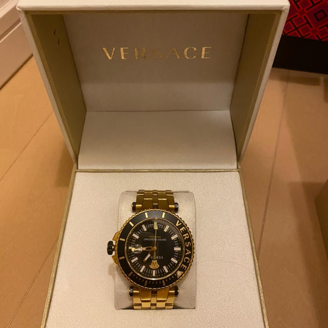 VERSACE(ヴェルサーチ)のVERSACE腕時計 メンズの時計(腕時計(アナログ))の商品写真