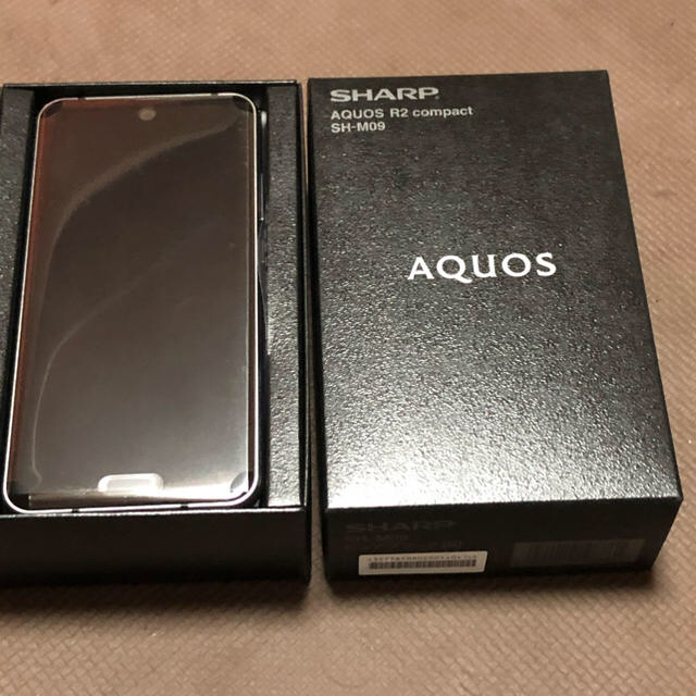 AQUOS(アクオス)のSHARP sh-m09 AQUOS R2 compact ピュアブラック スマホ/家電/カメラのスマートフォン/携帯電話(スマートフォン本体)の商品写真