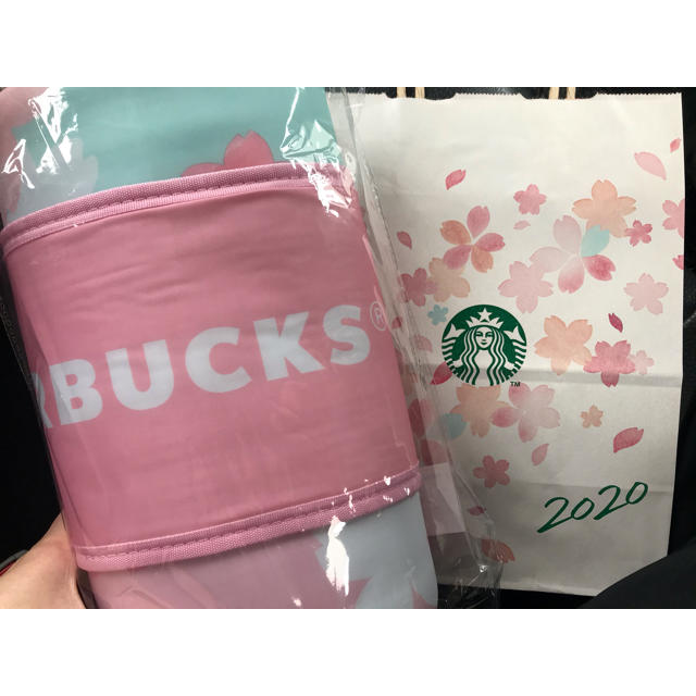 Starbucks Coffee(スターバックスコーヒー)のスタバ　さくら　ピクニックマット インテリア/住まい/日用品の日用品/生活雑貨/旅行(旅行用品)の商品写真