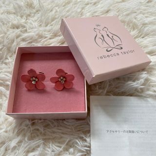 レベッカテイラー(Rebecca Taylor)の【値下げ】レベッカテイラー　未使用　ピアス　ピンク　フラワー　花　お箱つき(ピアス)