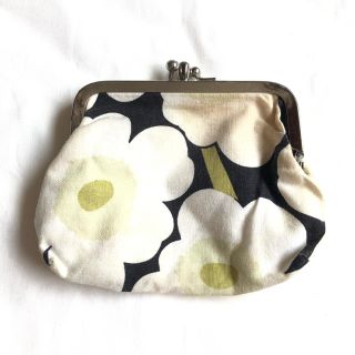 マリメッコ(marimekko)のマリメッコ  marimekko がま口ポーチ　白(財布)