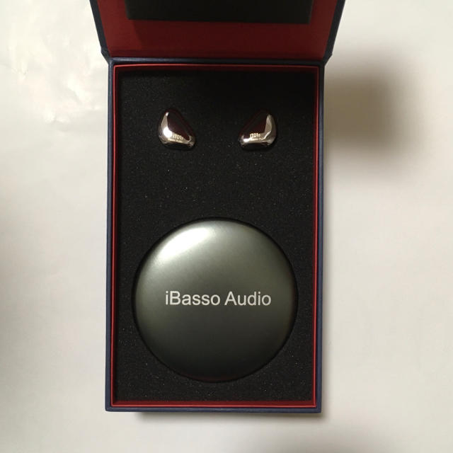 iBasso Audio IT01S Smoke Grey イヤフォンのサムネイル