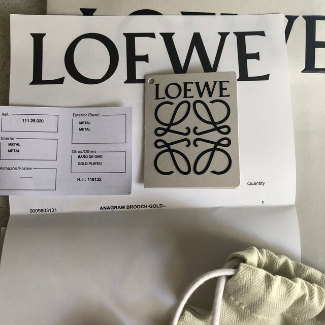 LOEWE アナグラム ブローチ ゴールド LOEWE アナグラム ブローチ ゴールド