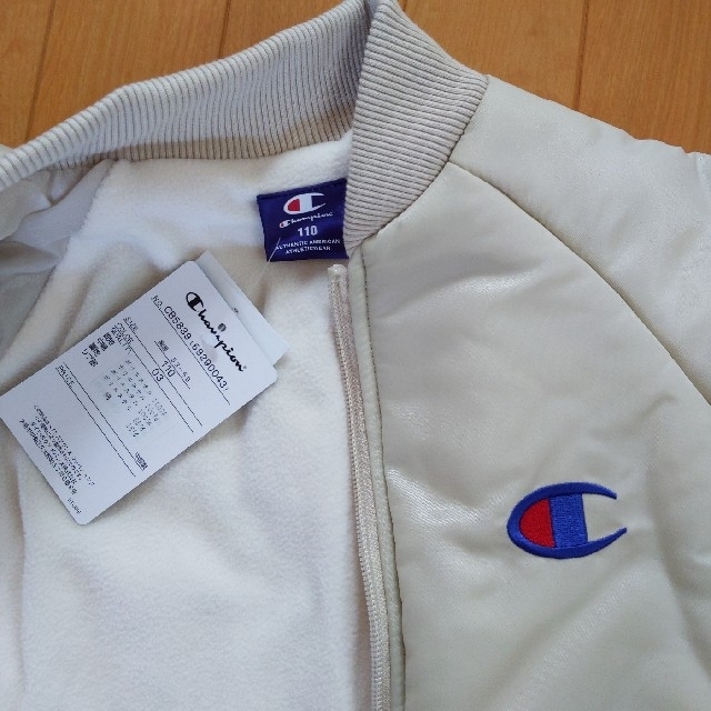 Champion(チャンピオン)の●限定値下げ●【新品】Champion女児アウター キッズ/ベビー/マタニティのキッズ服女の子用(90cm~)(ジャケット/上着)の商品写真